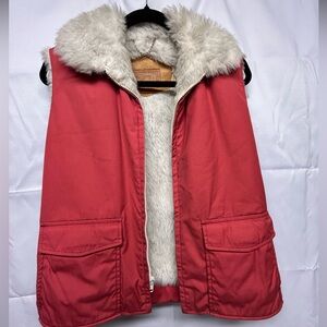 Vintage Womens Woolrich vest with faux fur lining size large light red
